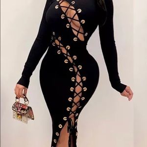 Black hollow gold ring dress.